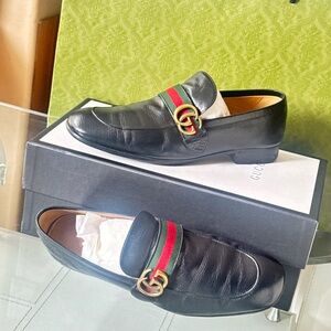 Gucci Black Leather Loafers with Gold Accent